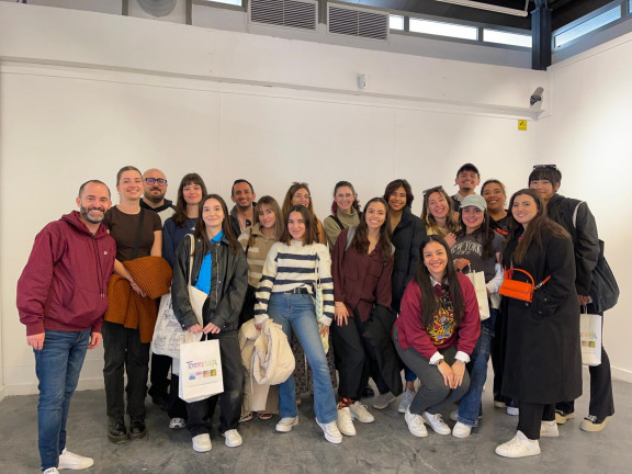 ALUMNOS DEL MÁSTER COMINCREA DE LA UA VISITA TORREVIEJA PARA PREPARAR LA EXPOSICIÓN DEL 70º ANIVERSARIO DEL CERTAMEN INTERNACIONAL DE HABANERAS Y POLIFONÍA 1