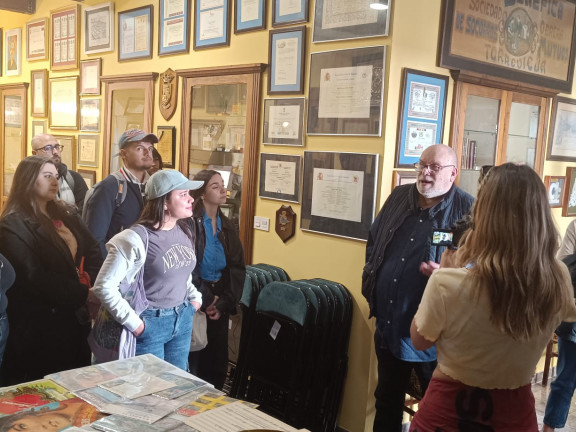ALUMNOS DEL MÁSTER COMINCREA DE LA UA VISITA TORREVIEJA PARA PREPARAR LA EXPOSICIÓN DEL 70º ANIVERSARIO DEL CERTAMEN INTERNACIONAL DE HABANERAS Y POLIFONÍA 2