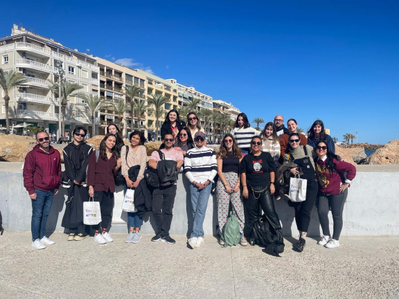 ALUMNOS DEL MÁSTER COMINCREA DE LA UA VISITA TORREVIEJA PARA PREPARAR LA EXPOSICIÓN DEL 70º ANIVERSARIO DEL CERTAMEN INTERNACIONAL DE HABANERAS Y POLIFONÍA 4