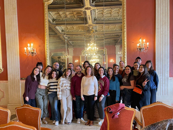 ALUMNOS DEL MÁSTER COMINCREA DE LA UA VISITA TORREVIEJA PARA PREPARAR LA EXPOSICIÓN DEL 70º ANIVERSARIO DEL CERTAMEN INTERNACIONAL DE HABANERAS Y POLIFONÍA 5