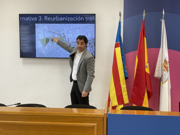EL ALCALDE PRESENTA EL PROYECTO DE REURBANIZACIÓN DEL PUERTO Y LA PROPUESTA DE ACTUACIONES PROVISIONALES 1