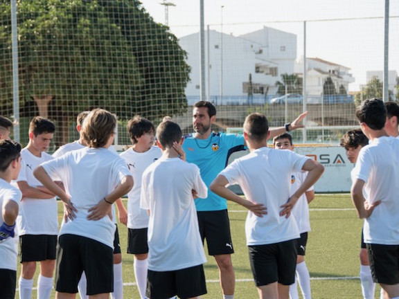PRESENTADO EL I CLÍNIC VALENCIA CF – TORREVIEJA, QUE SE CELEBRARÁ EN LA CIUDAD DEPORTIVA DEL 3 AL 7 DE JULIO 1