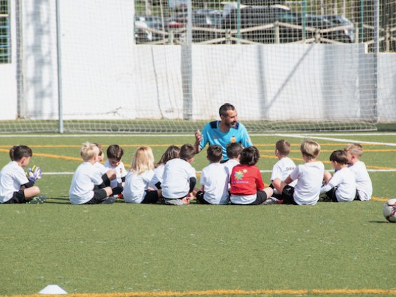 PRESENTADO EL I CLÍNIC VALENCIA CF – TORREVIEJA, QUE SE CELEBRARÁ EN LA CIUDAD DEPORTIVA DEL 3 AL 7 DE JULIO 2
