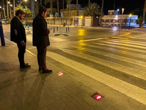 TORREVIEJA, PRIMERA CIUDAD DE EUROPA QUE INSTALA UN PROYECTO PILOTO DE AYUDA A LOS PEATONES 5